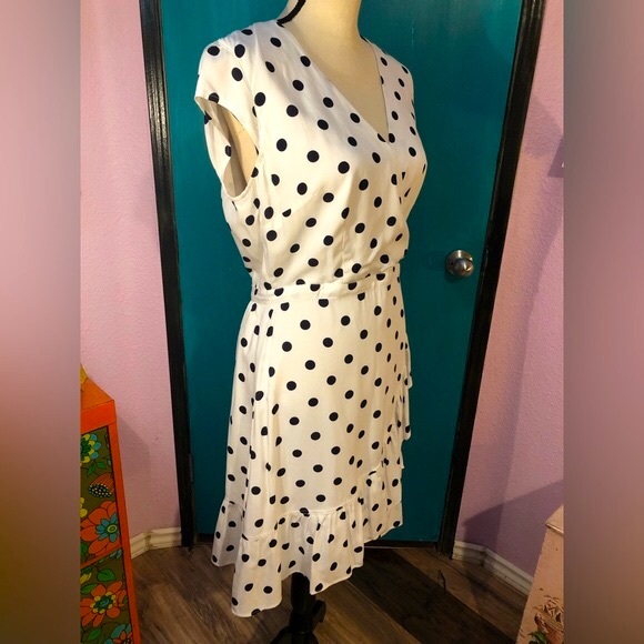 J.Crew White+Black Polka Dot Short Sleeve Faux Wrap Midi Dress - Picture 2 of 16